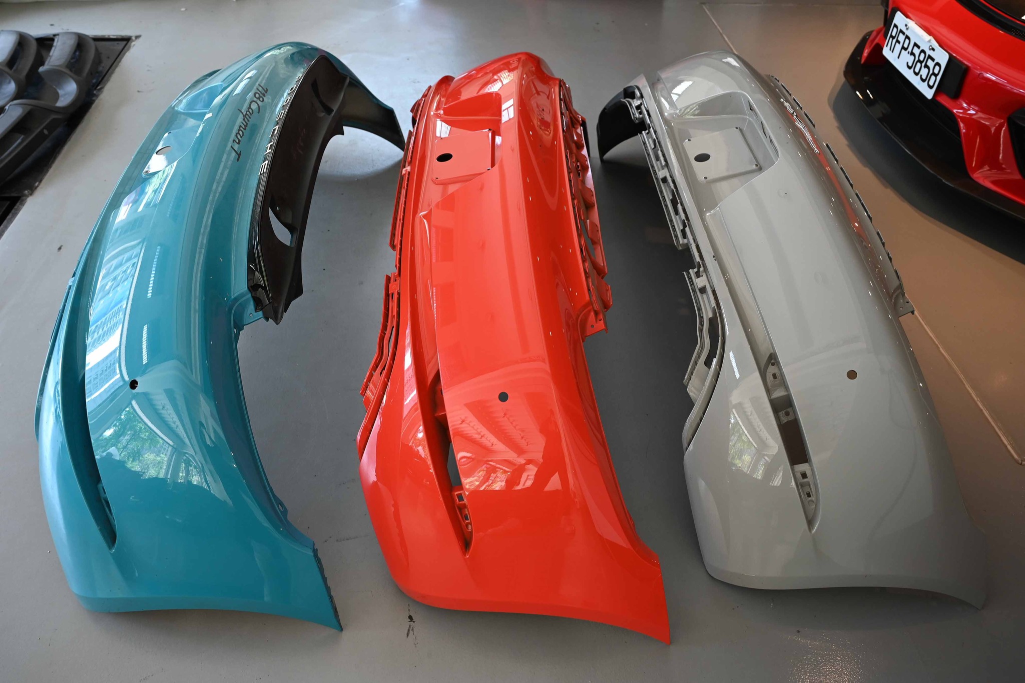 台灣之光 出清品 porsche 二手原廠原漆後保桿