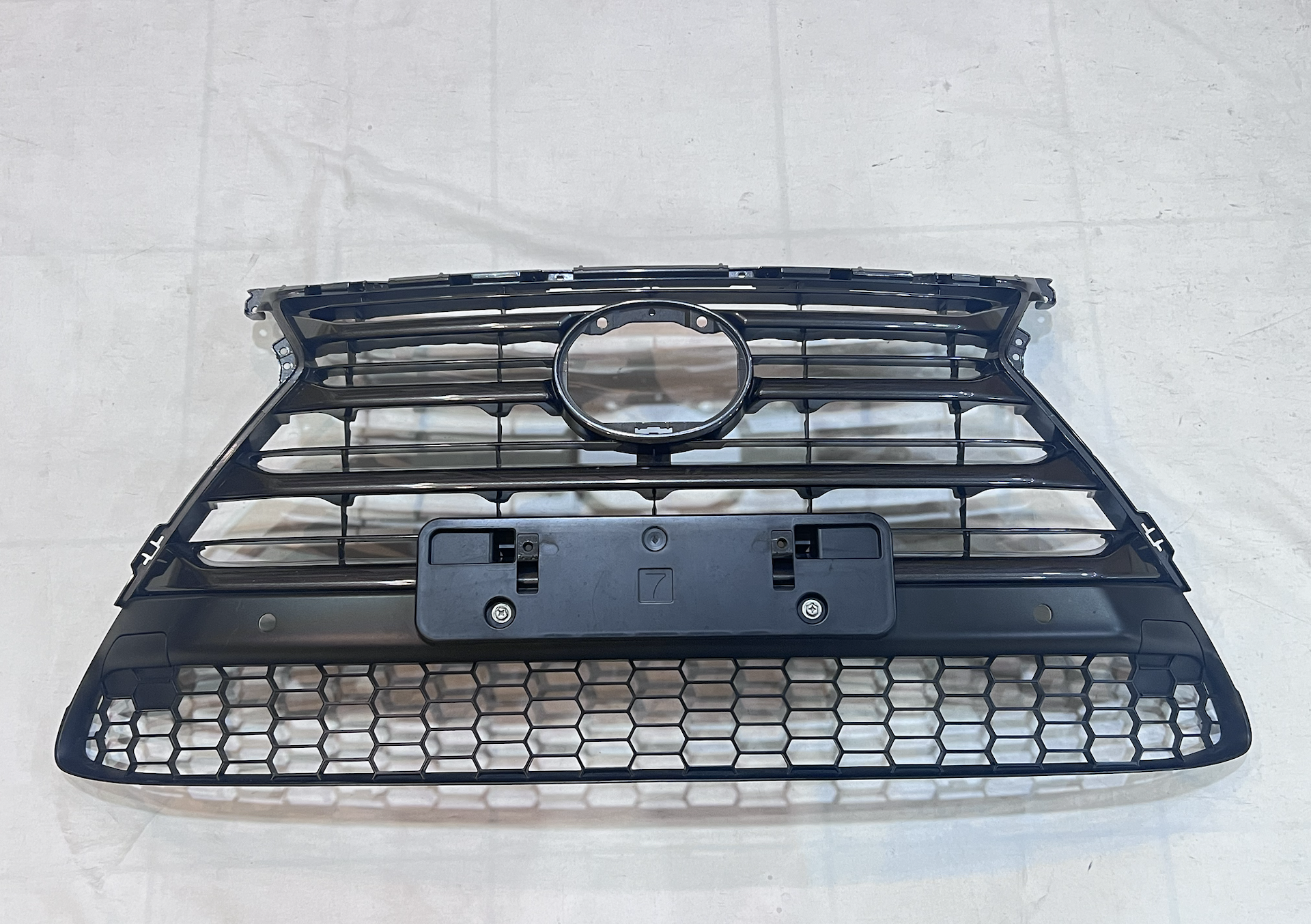 台灣之光 出清品 lexus Nx200,Nx200t,Nx300  二手原廠水箱罩 水柵 9成新狀況良好