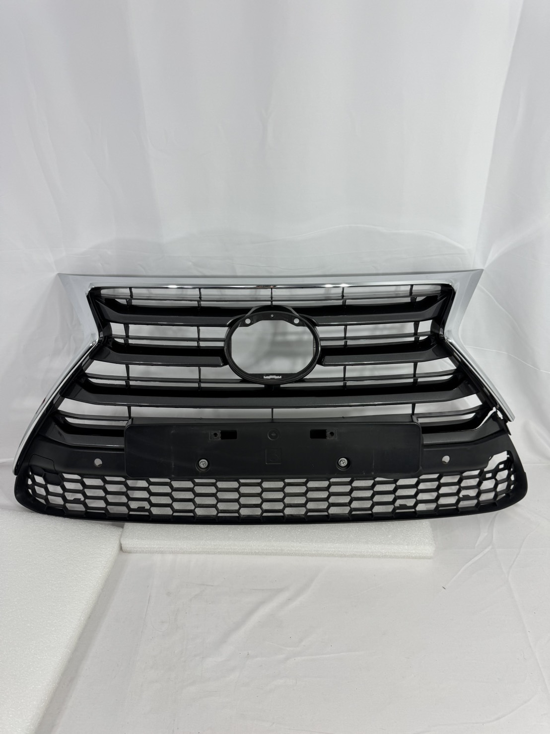 台灣之光 出清品 lexus Nx200,Nx200t,Nx300  二手原廠水箱罩 水柵
