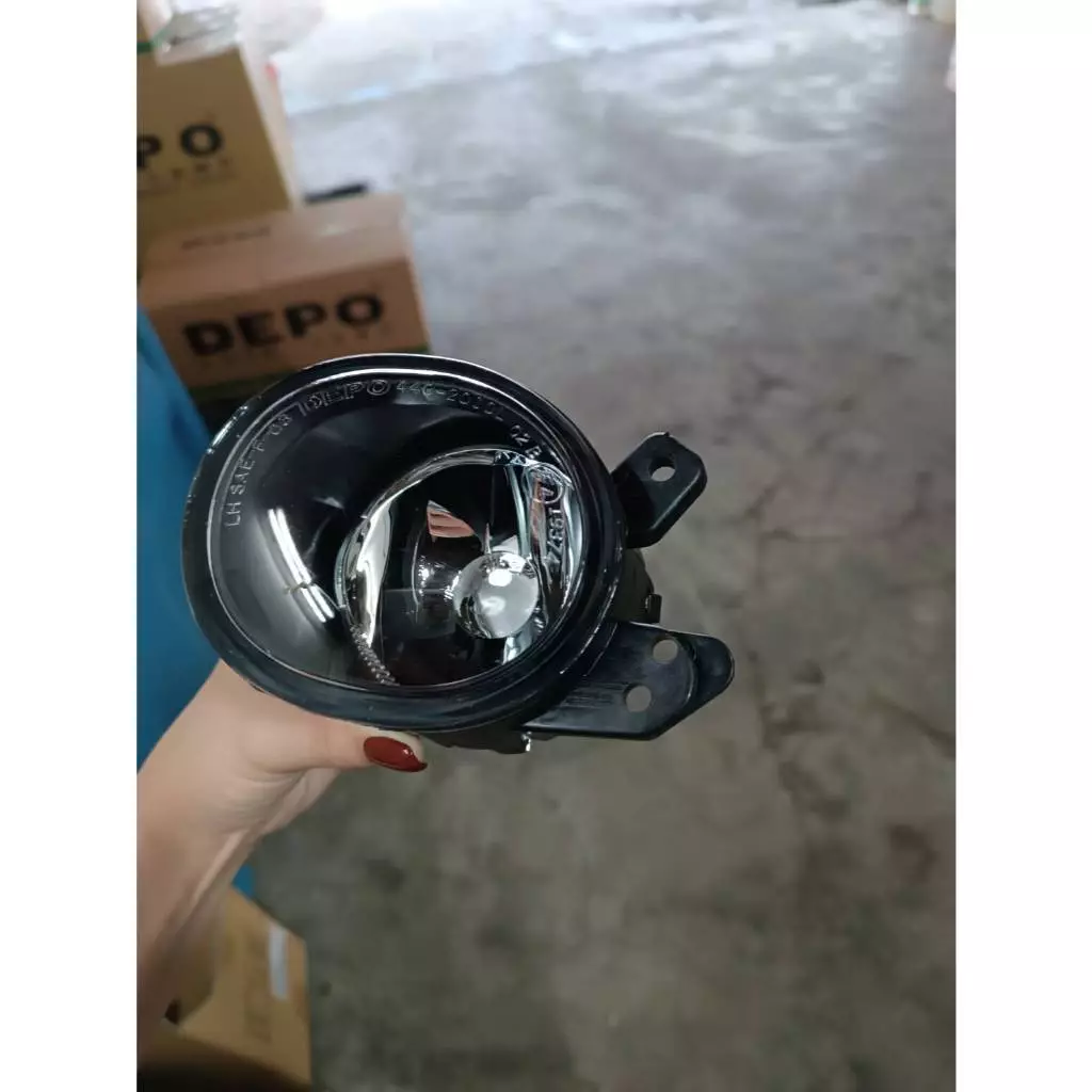 BENZ W204 W212 原廠型 前保桿 專用 霧燈 台灣製 C300 C200 E200